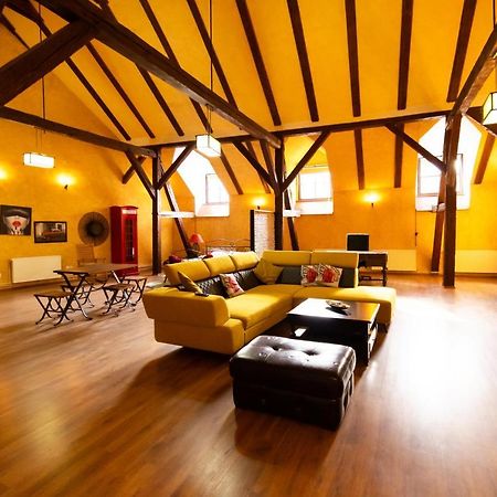 The Attic - Large Open-Space In The Old Town Of Brasov, Minutes Away From The Black Church Buitenkant foto