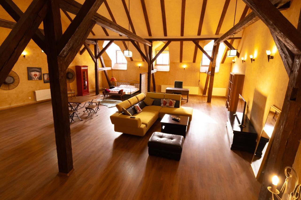 The Attic - Large Open-Space In The Old Town Of Brasov, Minutes Away From The Black Church Buitenkant foto